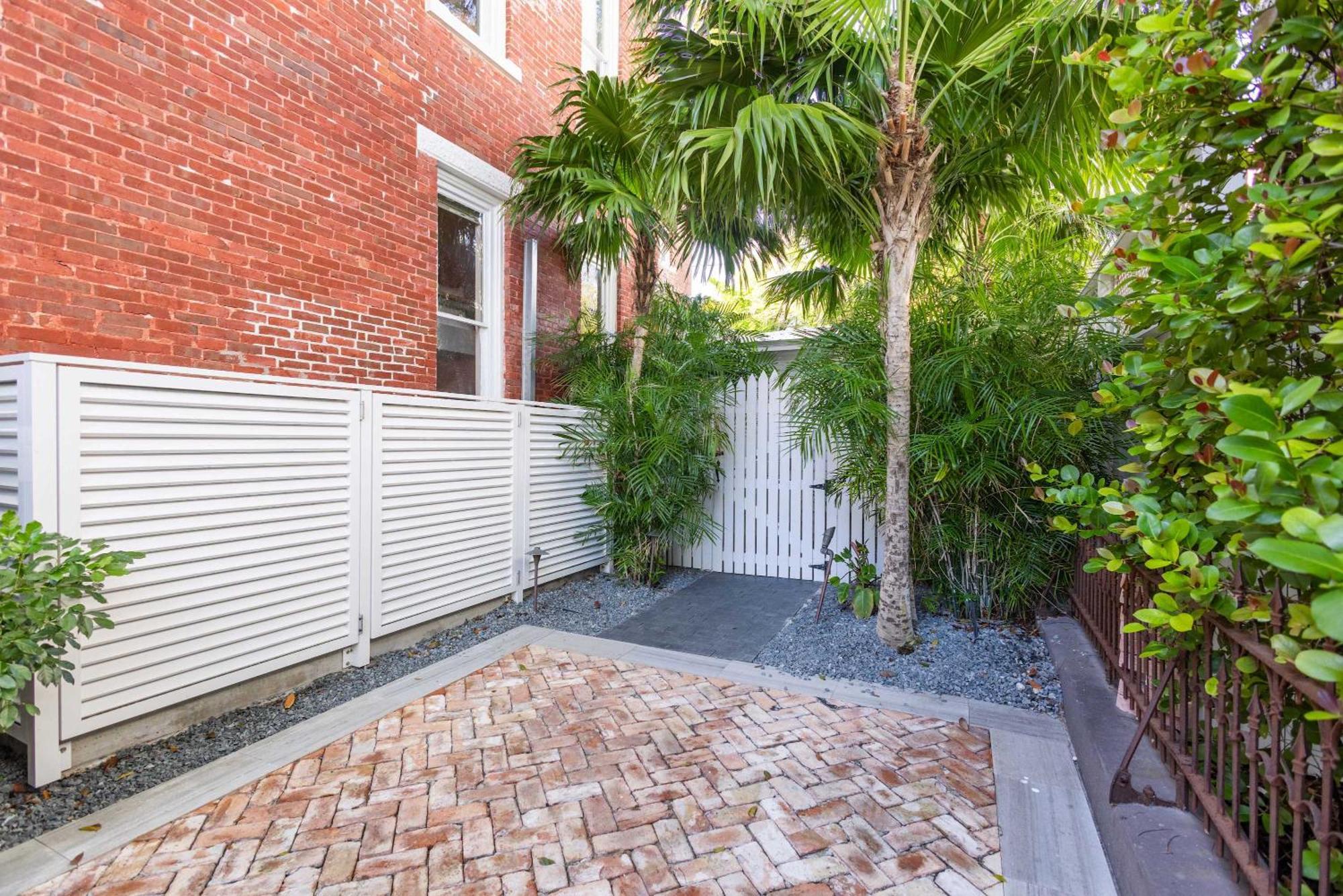 Takeover At The Grand Maloney Key West Exterior photo